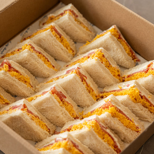 Cheddar & Tomato Cream Cheese Sando (Veg)